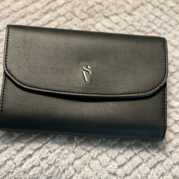 Vera Wang hand purse - Picture 2 of 3